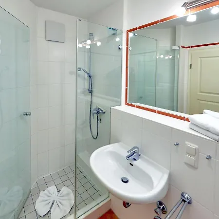 Laetitia In - 02 Binz